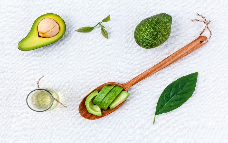 8 Grandes benefícios do óleo de abacate para a pele