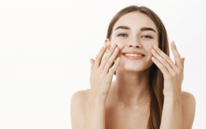Benefícios e usos do ácido azelaico para a pele
