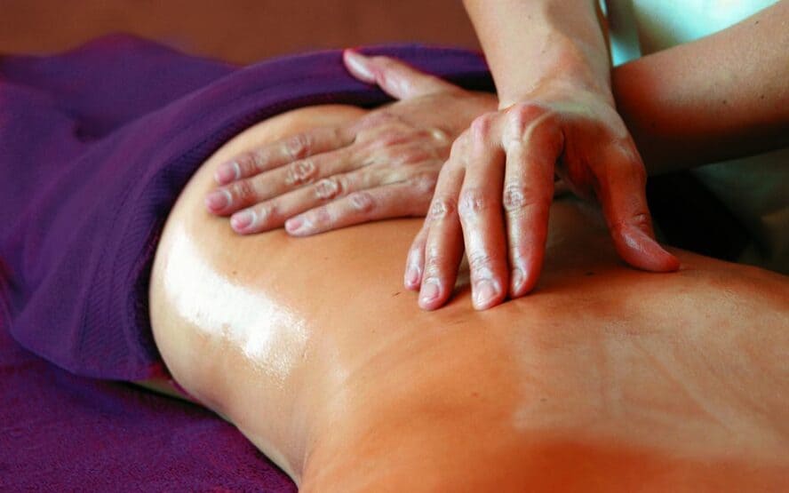 Massagem terapêutica alivia dor causada pela artrite