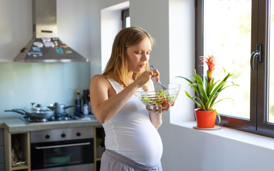 Quais alimentos comer e evitar durante a gravidez