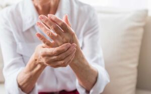 Artrite aguda e dor subita nas articulacoes