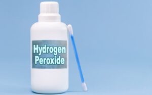 Como o peroxido de hidrogenio remove a cera do ouvido