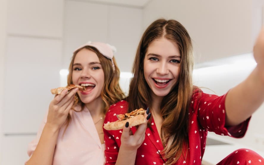 Como os lanches noturnos afetam seu corpo