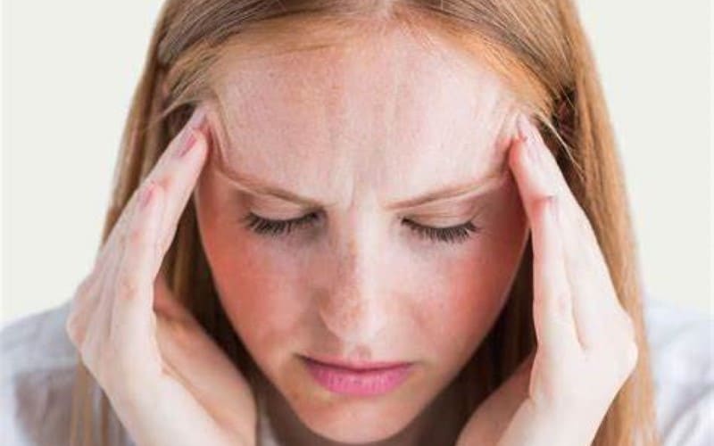 Por que tenho dor de cabeca durante a menstruacao