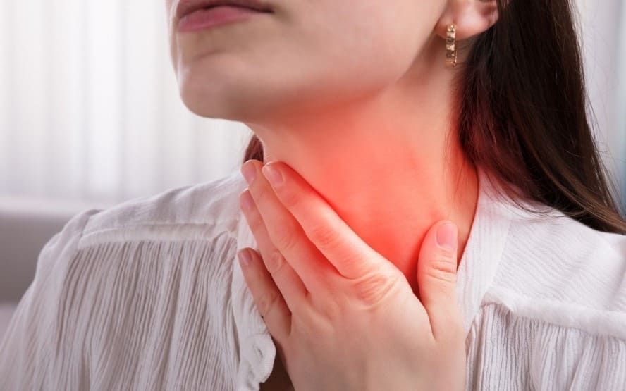Quais os sintomas de uma dor de garganta