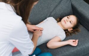 Como a doenca de Crohn afeta as criancas