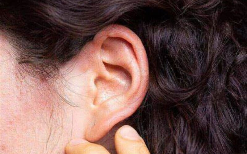 Como remover uma espinha no ouvido
