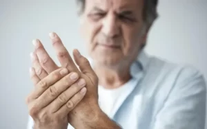 Como a artrite reumatoide afeta a qualidade de vida