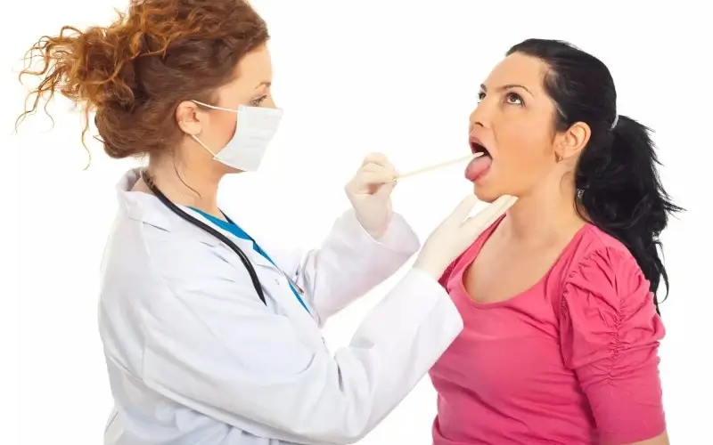 Infecção bacteriana na garganta Como identificar e tratar