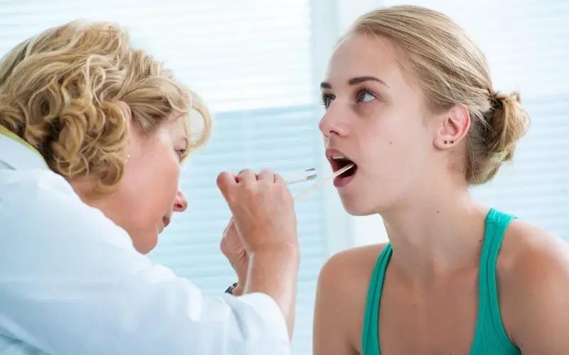 O que fazer se o refluxo gastroesofágico causar irritação na garganta