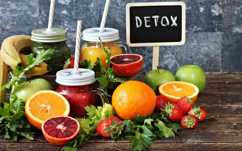 Como devo escolher os alimentos para uma dieta detox