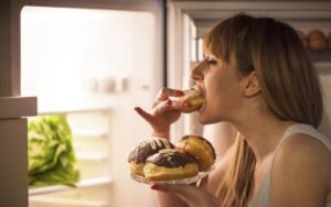 Compulsão alimentar noturna e Transtornos Alimentares