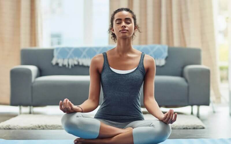 Como mindfulness e meditação reduzem a ansiedade