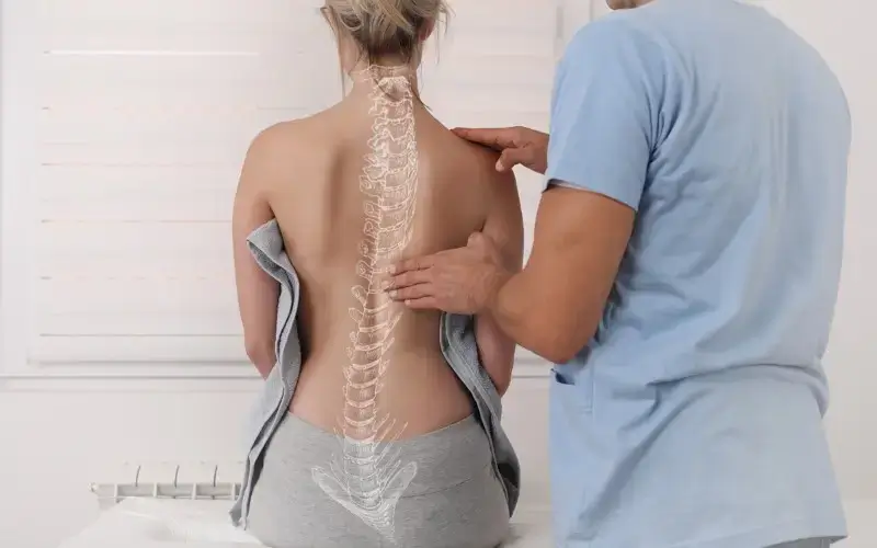 Quiropraxia alivia a dor nas costas naturalmente