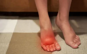Inchaço nos pés e tornozelos é sinal de problema renal