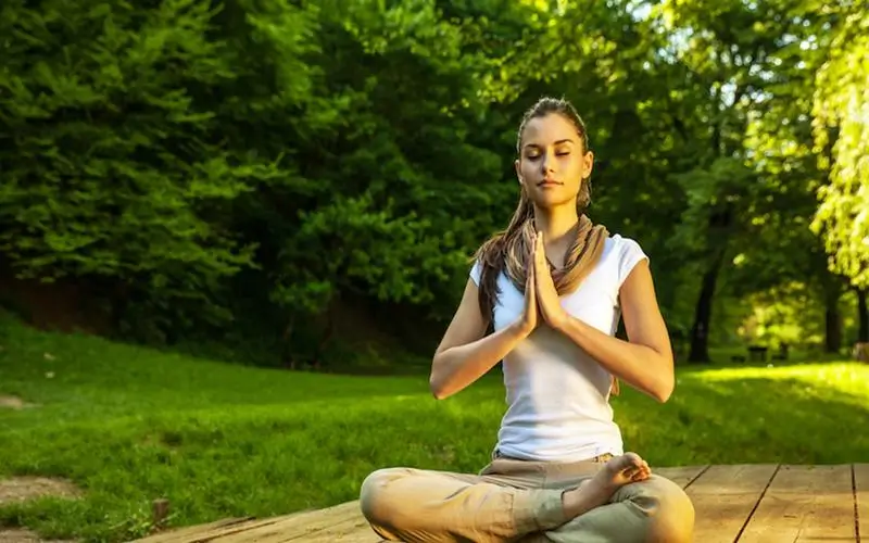 A meditação pode ajudar com o estresse da Doença de Crohn