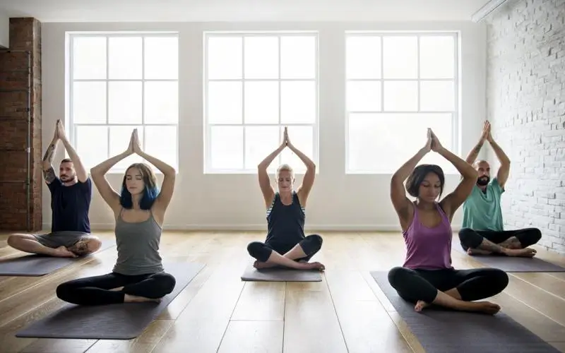 O yoga é bom para pessoas com Doença de Crohn