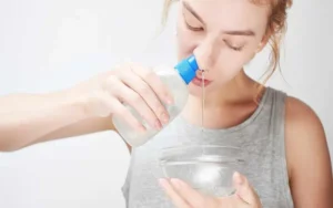 Como usar água salgada para alergia nasal